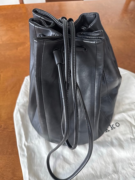 Marimekko Iso Kiera nahkainen olkalaukku / bucket bag musta naiset