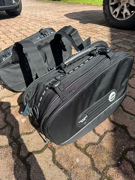 Givi Voyager Bag sivulaukut musta