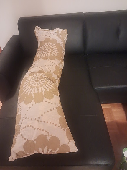 IKEA pitkä koristetyyny kukkakuosilla