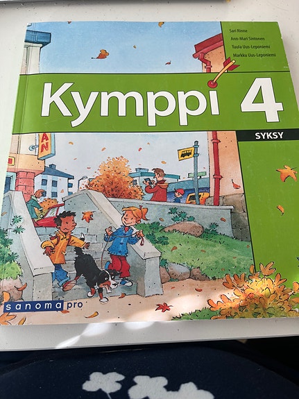 Kymppi 4 syksy matematiikan kirja