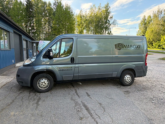 Pakettiauton vuokraus / B-kortilla ajettava