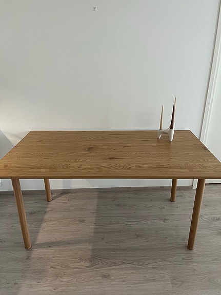JYSKin ruokapöytä (90 × 160 cm)