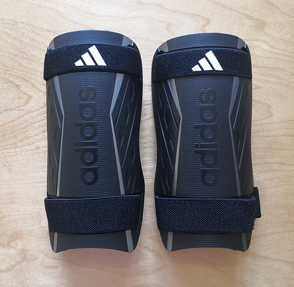 Adidas säärisuojat (16cm)
