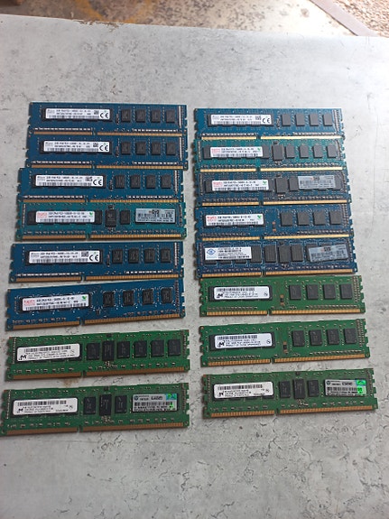 SK Hynix 2GB DDR3 PC3-10600E ECC -muistit (useita kpl)