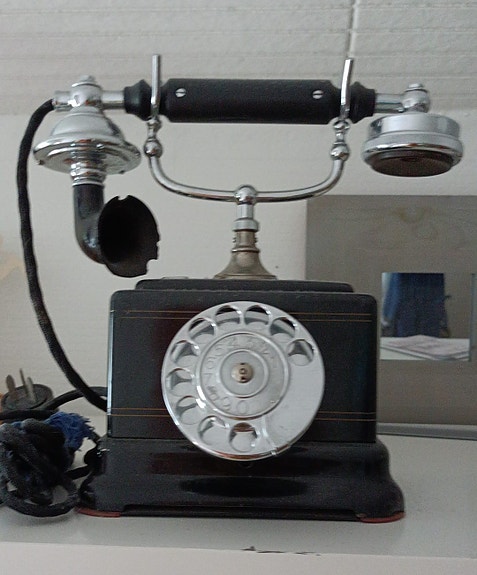 Vanha puhelin
