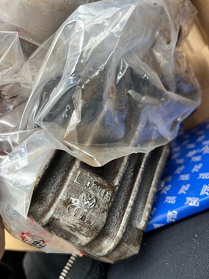 Audin alkuperänen jarrusatula korjattavaksi