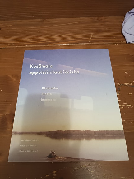 Kesämökki appelsiinilaatikoista -kirja