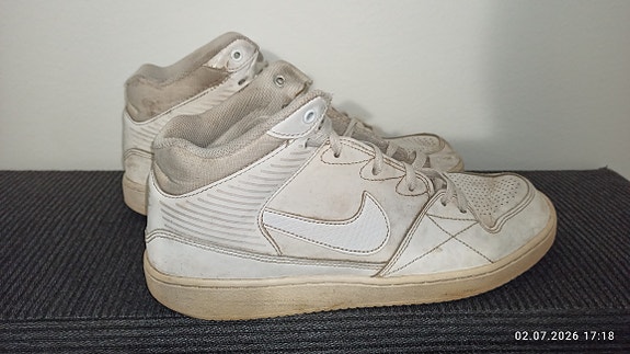 Nike korkeavartiset tennarit 45