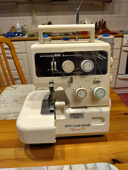 Baby Lock EZY Lock 304D saumuri valkoinen