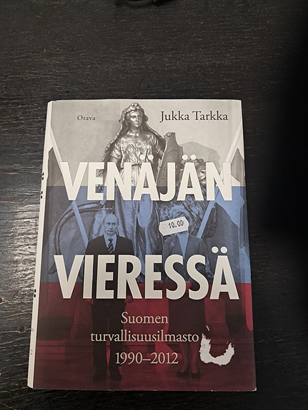Jukka Tarkka: Venäjän vieressä - Suomen turvallisuusilmasto 1990–2012 kirja