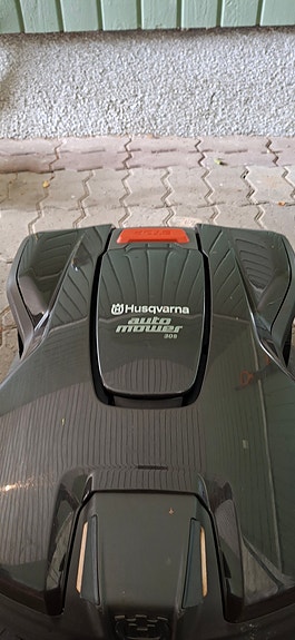 Husqvarna 305 automower -ruohonleikkuri