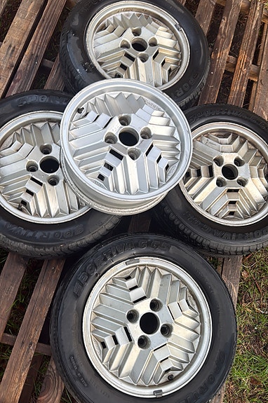 Saab INCA 15” vanteet 4 kpl + varavanne