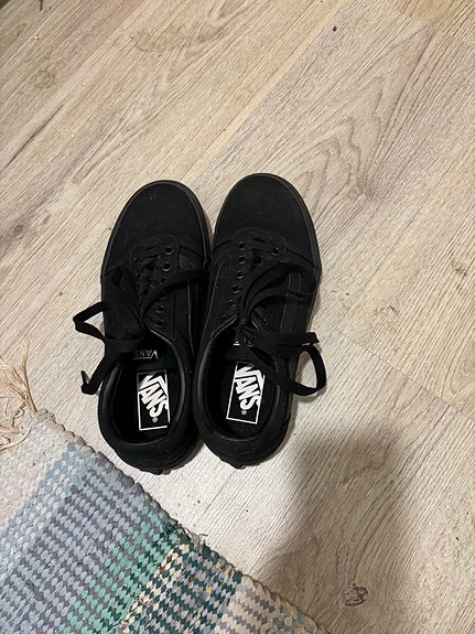 Mustat Vans kengät koko 37