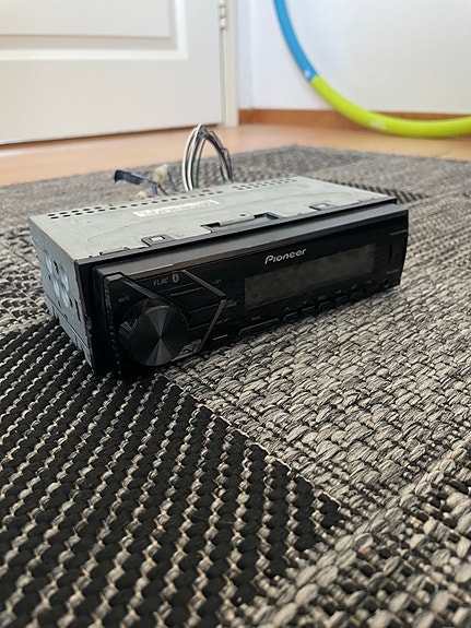 Pioneer MVH-S300BT autosoitin
