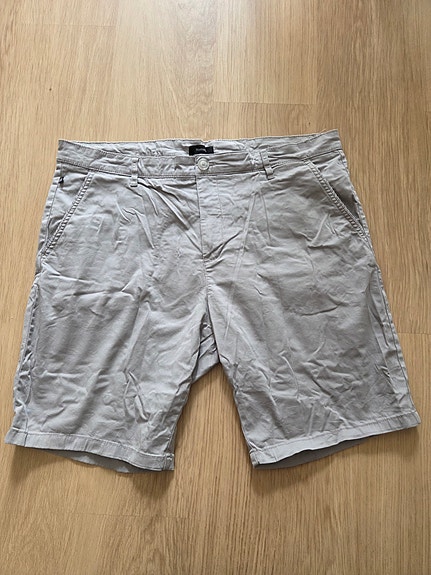 Miesten shortsit koko 38"