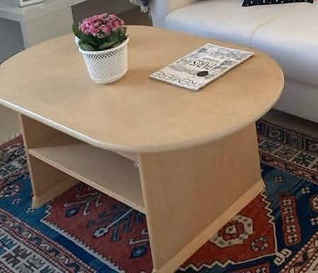 Sohvapöytä, laatikolla ja säilytystasolla