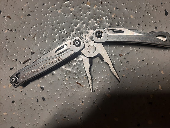 Leatherman monitoimityökalu metallinen
