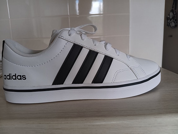 Adidas vapaa-ajan kengät