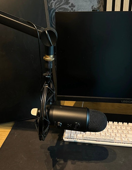 Blue yeti mikrofoni ja teline