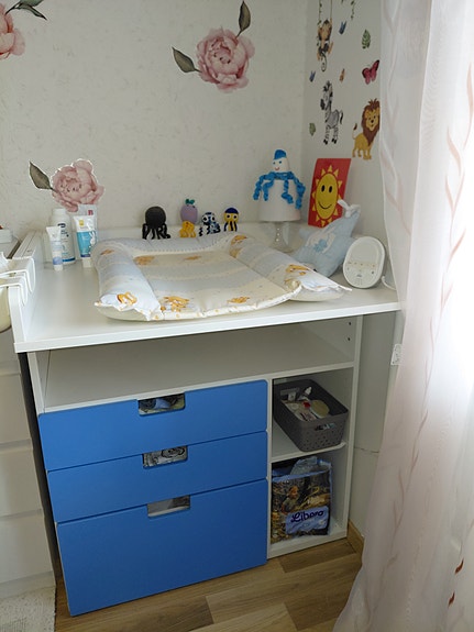 IKEA hoitopöytä