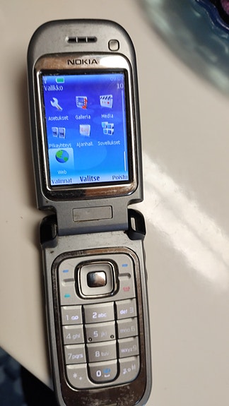 Nokia 6267 puhelin