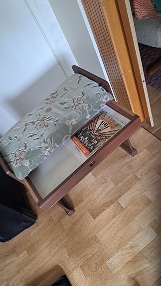 Pöydät penkit tuolit 30e kpl