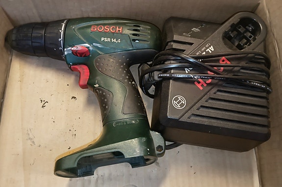 Bosch akkuporakone + 2 x laturi (ei akkuja)