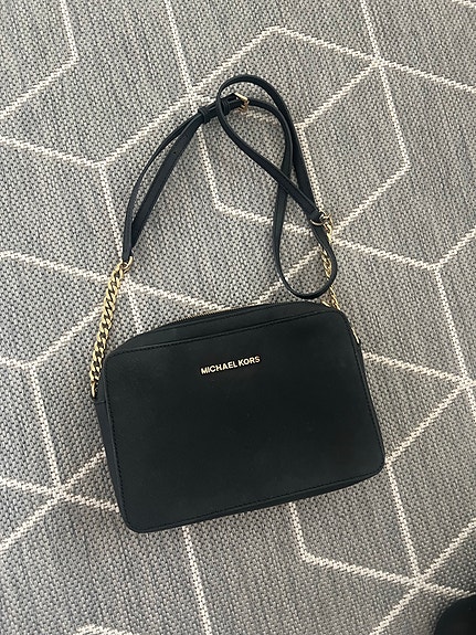 Michael Kors jet set laukku