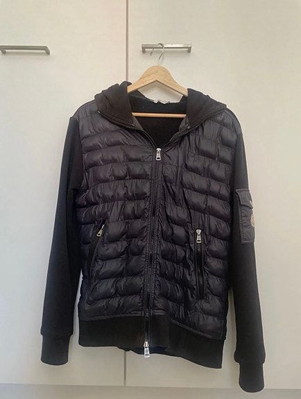 Moncler takki S musta
