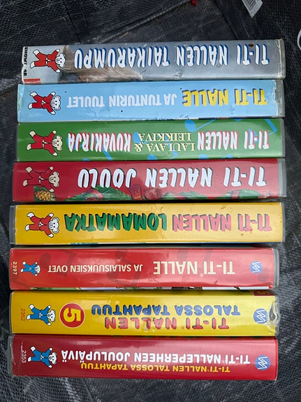 Ti-Ti Nalle VHS-kasettipaketti