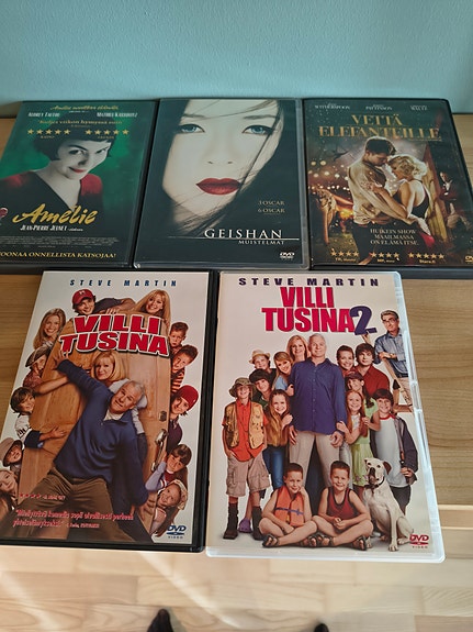 DVD-paketti Amelie/Geishan muistelmat/Vettä elefanteille/Villi tusina 1-2