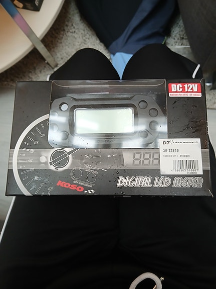 Koso DB-01R digitaalinen mittari DC 12V