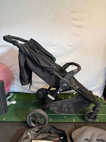 Britax Römer B 4 Motion Plus mustat lastenrattaat
