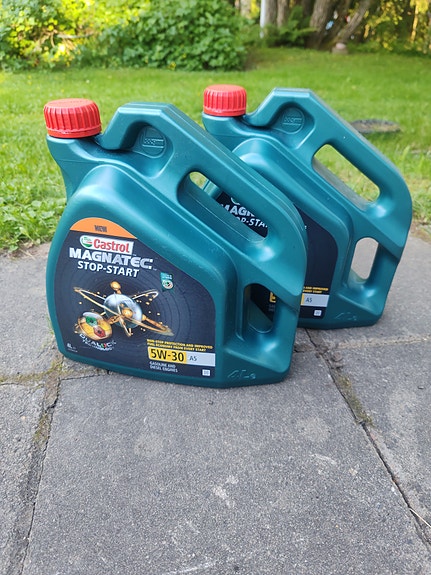 Castrol Magnatec 5W-30 A5 moottoriöljyä 8l