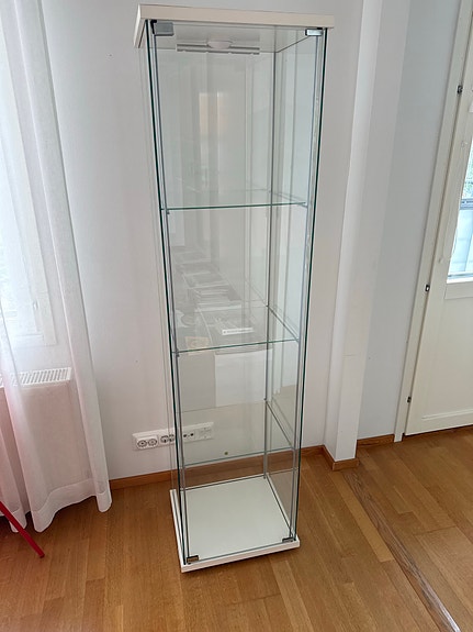 Ikea lasivitriini