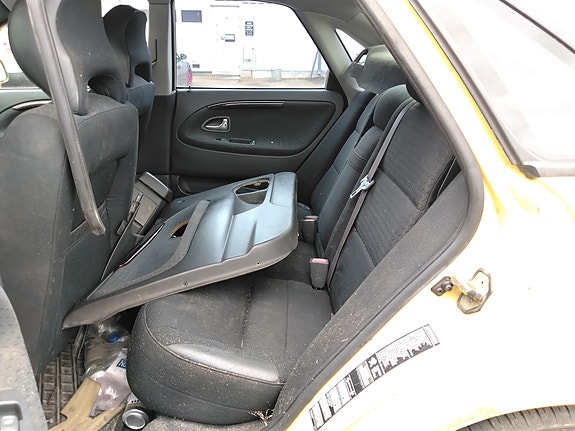 Volvo S40 puolinahkapenkit ja muuta.