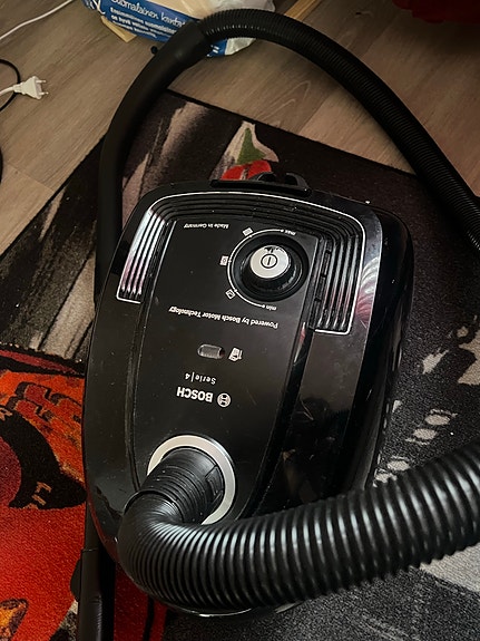 Bosch pölynimuri musta