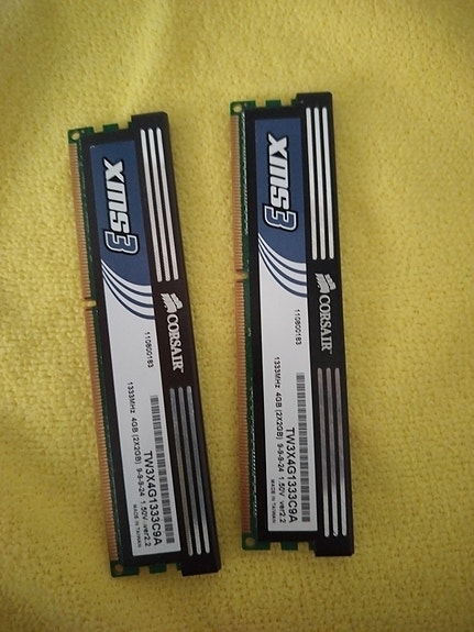 Corsair XMS3 DDR3 2x2GB muistikammat