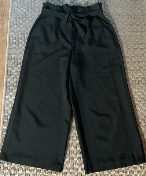 Vero Moda mustat leveälahkeiset 3/4 housut S