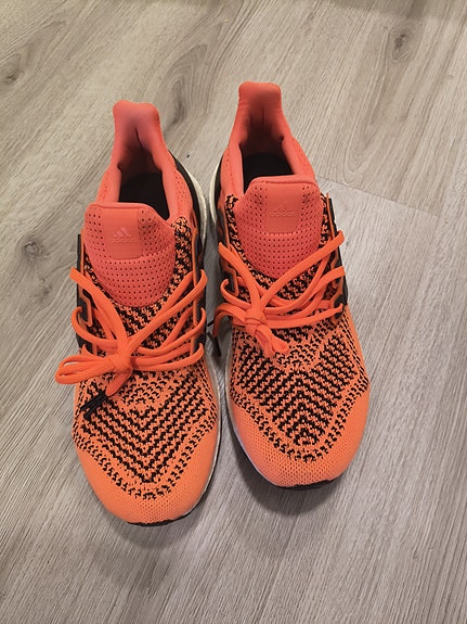 Adidas UltraBoost 22 Boost -juoksukengät, koko 42⅔ (UK 8½ / US 9)