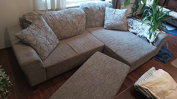 Kulmavuodesohva rahilla, musta/harmaa