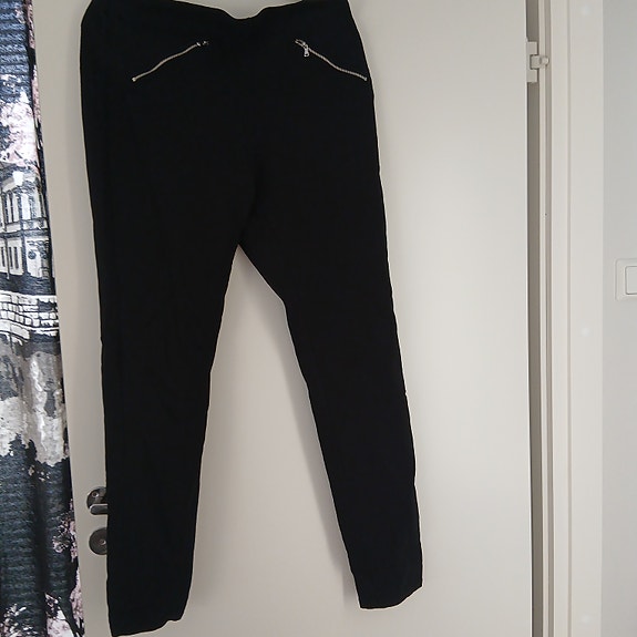 Naisten mustat stretch-housut