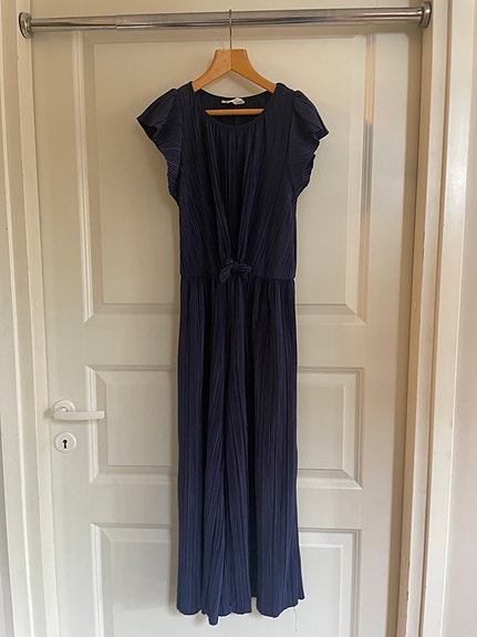 H&M tyttöjen juhlava jumpsuit koko 140