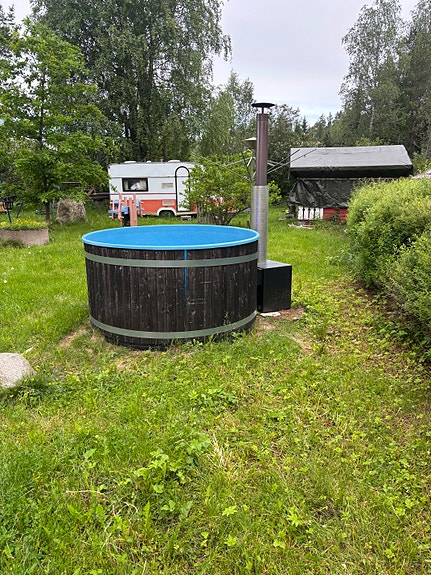 Kirami Comfort kylpytynnyri puukamiinalla