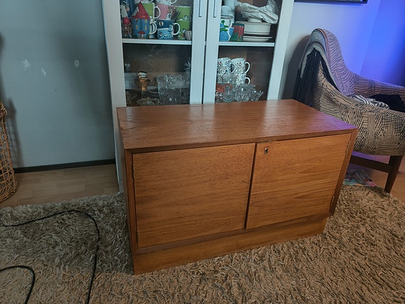 teak lipasto
