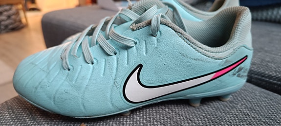 Nike Tiempo Legend jalkapallokenkä, koko 33