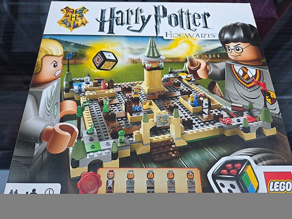 LEGO Harry Potter Hogwarts peli