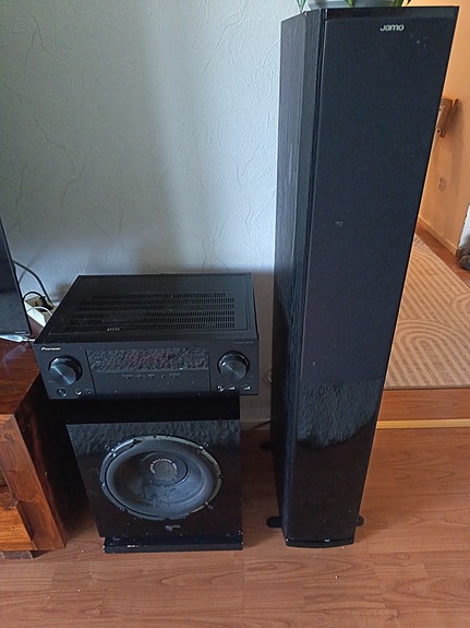 Täydellinen Jamo & Pioneer 5.1 kotiteatteripaketti + Subwoofer