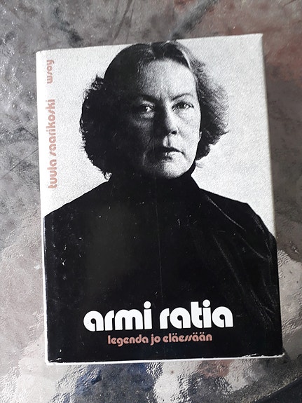 Tuula Karjalainen;  Armi Ratia - legenda jo eläessään kirja