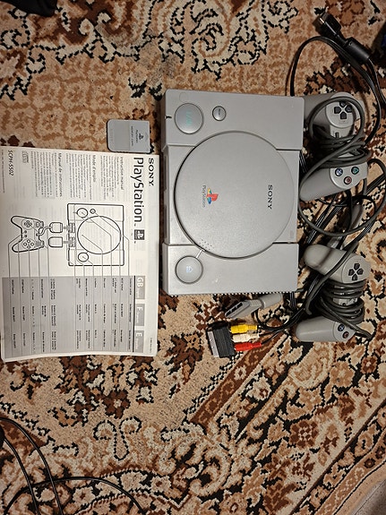 Sony PlayStation pelikonsoli